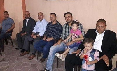 [[[613,116,68,95,755,459],"ابراهيم نايف البطه"],[[411,72,54,86,755,459],"يسري عبدالكريم البطه"],[[317,75,40,73,755,459],"شادي البطه"],[[241,73,36,72,755,459],"ابراهيم البطه"],[[151,66,43,56,755,459],"اياد البطه"]]