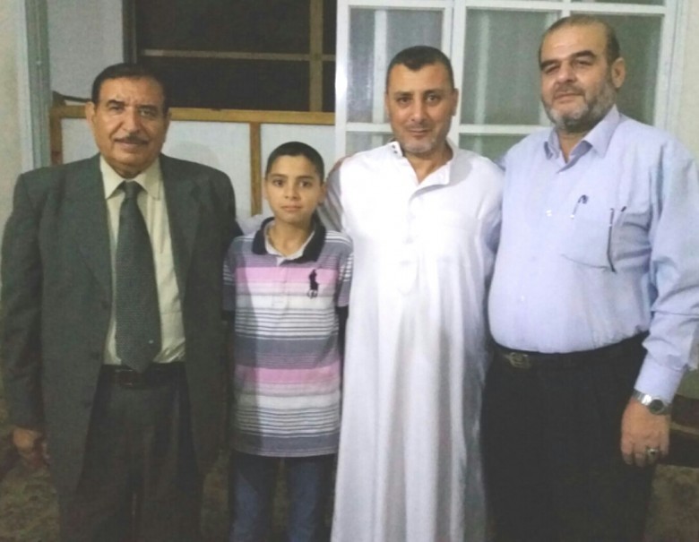 [[[584,16,80,139,755,586],"118,صلاح محمد البطه,http://www.albatta.net/profile/176"],[[414,49,72,126,755,586],"أحمد فضل البطه"],[[283,150,62,99,755,586],"مسلمة أحمد البطه"],[[94,67,83,125,755,586],"128,د. فوزي محمد البطه,http://www.albatta.net/profile/186"]]