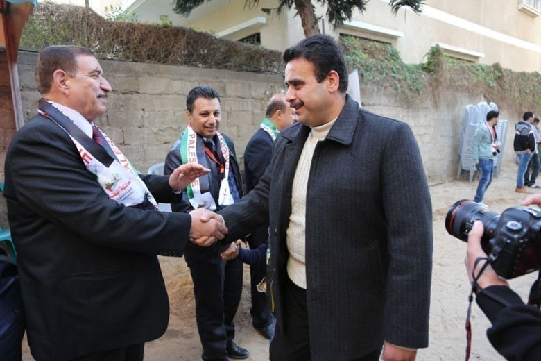 [[[392,61,73,118,755,503],"179,ياسر عبدالكريم عبدالله شاهين البطه,http://www.albatta.net/profile/216"],[[264,125,44,65,755,503],"2,بسام عصام شاهين مصطفى شاهين,http://www.albatta.net/profile/132"],[[64,65,90,123,755,503],"128,د. فوزي محمد خليل محمد,http://www.albatta.net/profile/186"]]