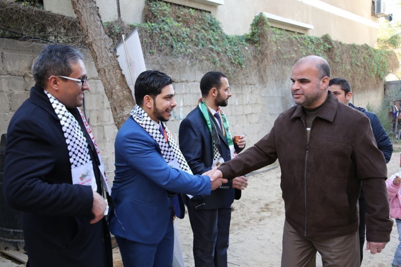 [[[545,116,57,94,755,503],"121,بسام محمد سعيد شاهين,http://www.albatta.net/profile/179"],[[391,141,43,69,755,503],"شادي سليم عبدو سليم"],[[271,141,57,88,755,503],"صبري عبداللطيف صبري عبدالقادر محمد"],[[87,86,76,127,755,503],"149,فادي فضل سليم محمد البطه,http://www.albatta.net/profile/201"]]