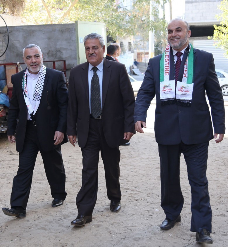 [[[544,66,73,101,755,818],"119,د. ناجي محمد سعيد شاهين,http://www.albatta.net/profile/177"],[[278,117,59,98,755,818],"د. أسامة الفرا \"محافظ خان يونس السابق\""],[[73,148,65,90,755,818],"223,محمد عبدو سليم محمد,http://www.albatta.net/profile/258"]]