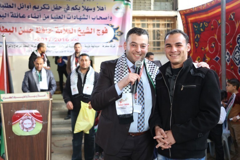 [[[514,90,70,112,755,503],"محمد عبدالحكيم زكريا احمد شاهين البطه"],[[393,92,72,108,755,503],"148,عماد احمد سعيد احمد البطه,http://www.albatta.net/profile/213"]]