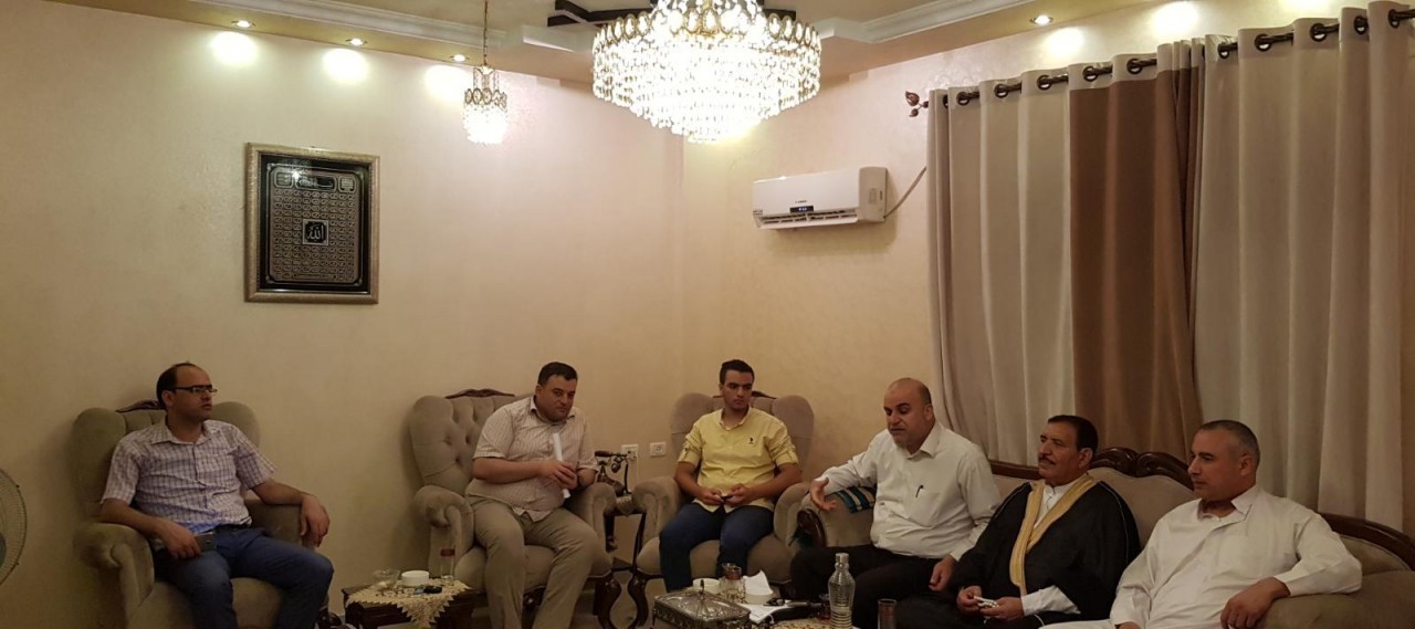 [[[629,222,40,57,755,336],"227,أ. عبدالحكيم زكريا احمد شاهين,http://www.albatta.net/profile/262"],[[550,219,27,47,755,336],"128,د. فوزي محمد خليل محمد,http://www.albatta.net/profile/186"],[[465,195,31,45,755,336],"119,د. ناجي محمد سعيد شاهين,http://www.albatta.net/profile/177"],[[381,190,21,33,755,336],"166,سيف الدين عبدالقادر علي سليم,http://www.albatta.net/profile/207"],[[284,190,23,36,755,336],"148,أ. عماد احمد سعيد احمد,http://www.albatta.net/profile/213"],[[83,187,32,43,755,336],"126,أ. محمد شريف سعيد شاهين,http://www.albatta.net/profile/184"]]