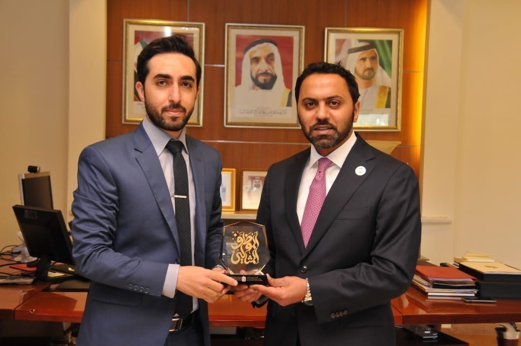 [[[423,95,90,133,755,501],"سعادة السفير حمد عبيد الزعابي"],[[197,55,95,148,755,501],"46,أ. حسام محمد عبدالله حسن البطه,http://www.albatta.net/profile/94"]]