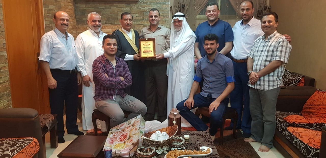 [[[602,26,34,59,755,367],"2,أ. بسام عصام شاهين مصطفى,http://www.albatta.net/profile/132"],[[550,5,32,46,755,367],"164,م. عبدالقادر علي سليم,http://www.albatta.net/profile/205"],[[472,8,31,46,755,367],"148,أ. عماد احمد سعيد,http://www.albatta.net/profile/213"],[[400,29,20,44,755,367],"161,أ. بهاءالدين علي سليم,http://www.albatta.net/profile/202"],[[341,14,25,53,755,367],"123,م. علاءالدين محمد سعيد,http://www.albatta.net/profile/181"],[[280,27,26,50,755,367],"128,المختار د. فوزي محمد خليل محمد,http://www.albatta.net/profile/186"],[[200,25,29,45,755,367],"223,أ. محمد عبدو سليم محمد,http://www.albatta.net/profile/258"],[[124,25,35,44,755,367],"114,أ. محمد زياد محمد,http://www.albatta.net/profile/172"],[[471,86,26,40,755,367],"المعتز بالله علاءالدين محمد"],[[238,85,30,47,755,367],"159,علي محمد زياد,http://www.albatta.net/profile/214"]]