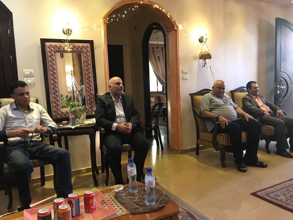 [[[633,207,34,40,755,566],"2,أ. بسام عصام شاهين مصطفى شاهين البطه,http://www.albatta.net/profile/132"],[[548,204,30,52,755,566],"170,السيد/ سعيد احمد سعيد احمد البطه (خال العروس),http://www.albatta.net/profile/211"],[[275,189,43,62,755,566],"117,أ. رامي زياد محمد مصطفى البطه (عم العروس),http://www.albatta.net/profile/175"],[[32,209,45,72,755,566],"171,محمد احمد سعيد احمد البطه (خال العروس),http://www.albatta.net/profile/212"]]