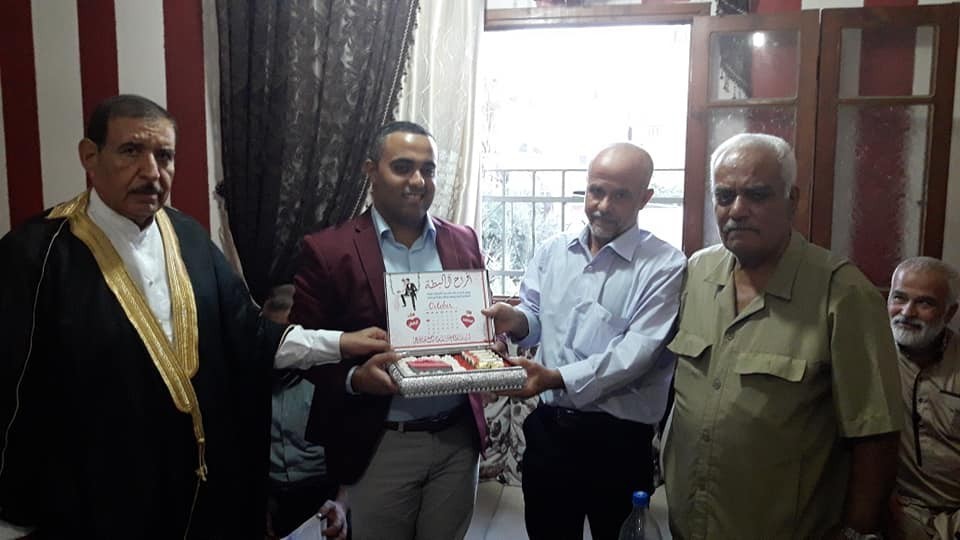 [[[556,109,72,92,755,425],"والد العريس"],[[458,116,47,70,755,425],"والد العروس"],[[290,92,52,95,755,425],"العريس (أ. محمد حسن عبدالله البطه)"],[[73,78,68,96,755,425],"128,المختار د. فوزي محمد خليل محمد البطه,http://www.albatta.net/profile/186"]]