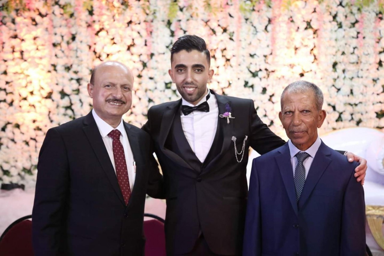 [[[540,150.9943084716797,101.00568,151.00568,755,504],"44,(والد العريس) السيد/ محمد عبدالله حسن  عبدالله البطه أبوحسام ,http://www.albatta.net/profile/92"],[[330.9942626953125,78.99148559570312,85.00568,119.00568,755,504],"1,(العريس) م. منير محمد عبدالله حسن البطه,http://www.albatta.net/profile/95"],[[175,120,89.00568,130.00568,755,504],"114,(والد العروس) السيد/ محمد زياد محمد مصطفى البطه أبوعلي,http://www.albatta.net/profile/172"]]