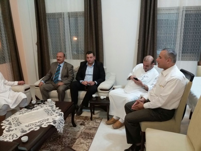 [[[584,187,57,72,755,566],"عبدالحكيم زكريا البطه"],[[531,200,43,72,755,566],"صلاح محمد البطه"],[[318,190,31,52,755,566],"عماد احمد البطه"],[[209,188,33,56,755,566],"محمد زياد البطه"]]