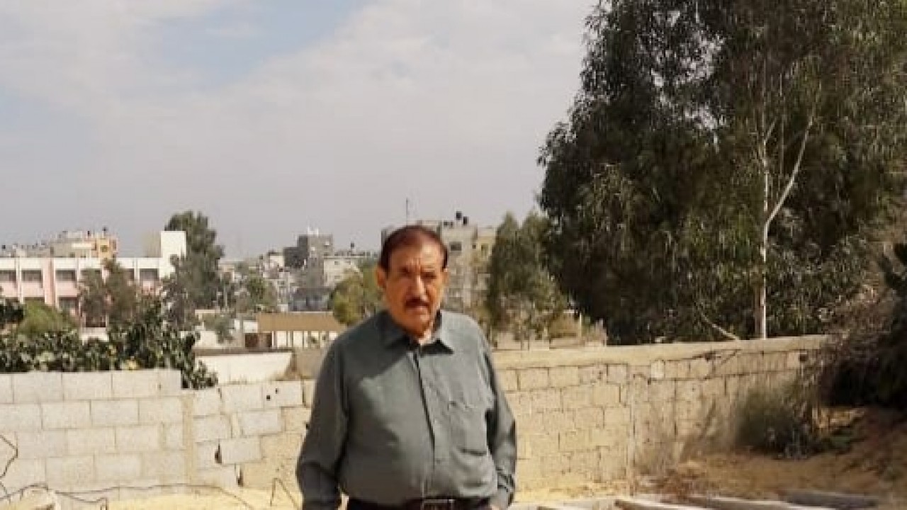 مختار العائلة د.م فوزي و وفد مرافق له من ابناء العائلة الكرام يتفقدوا مقبرة العائلة