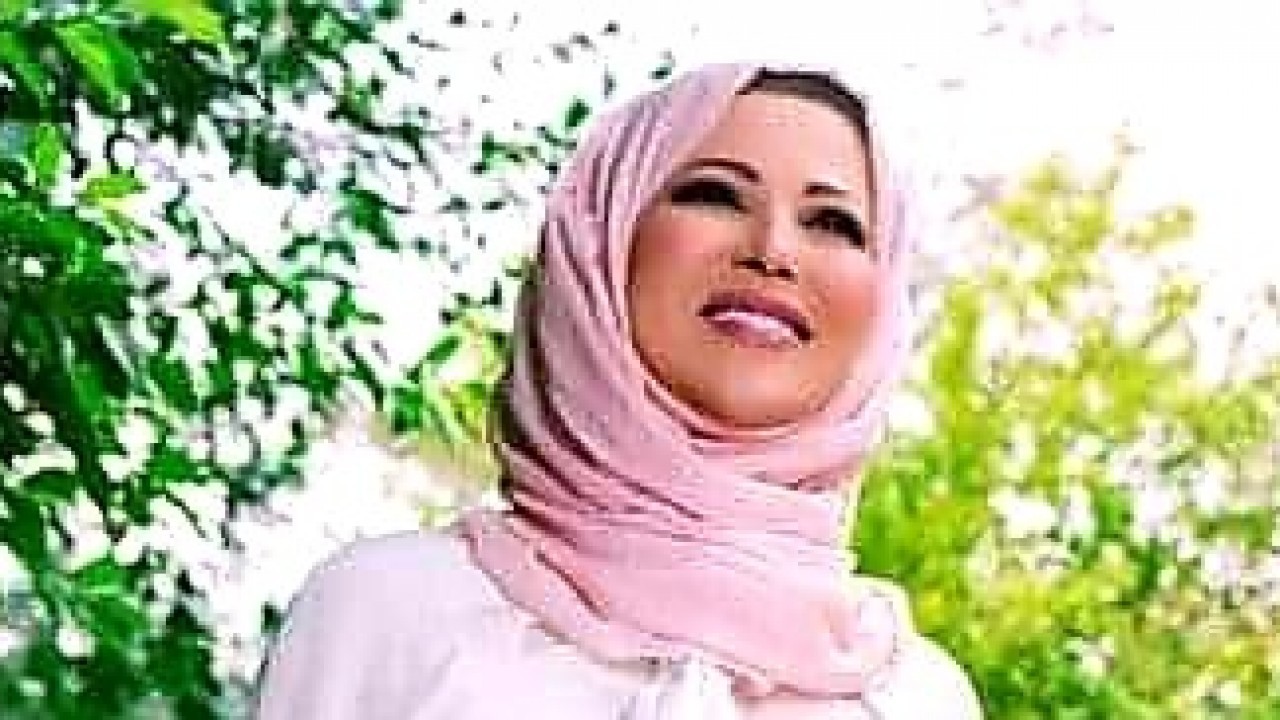 اﻹعلامية الجزائرية " خديجة بن قنا 