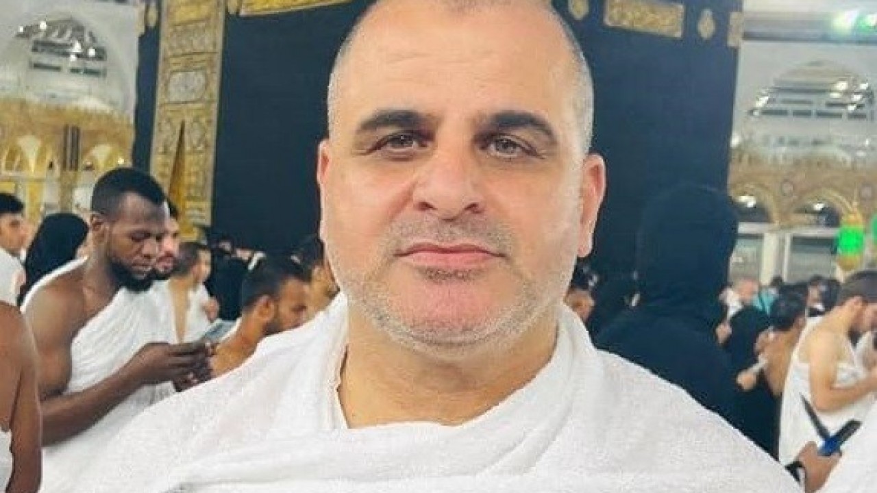 تهنئة بسلامة العودة الحاج د. علاء الدين البطة رئيس بلدية خان يونس بمناسبة أداء فريضة الحج 1444 هجري