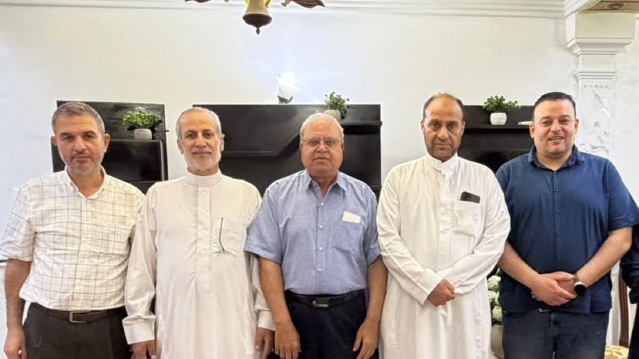 وفد عائلة البطة يزور مختار عائلة الأغا الحاج إياد الأغا في مصر